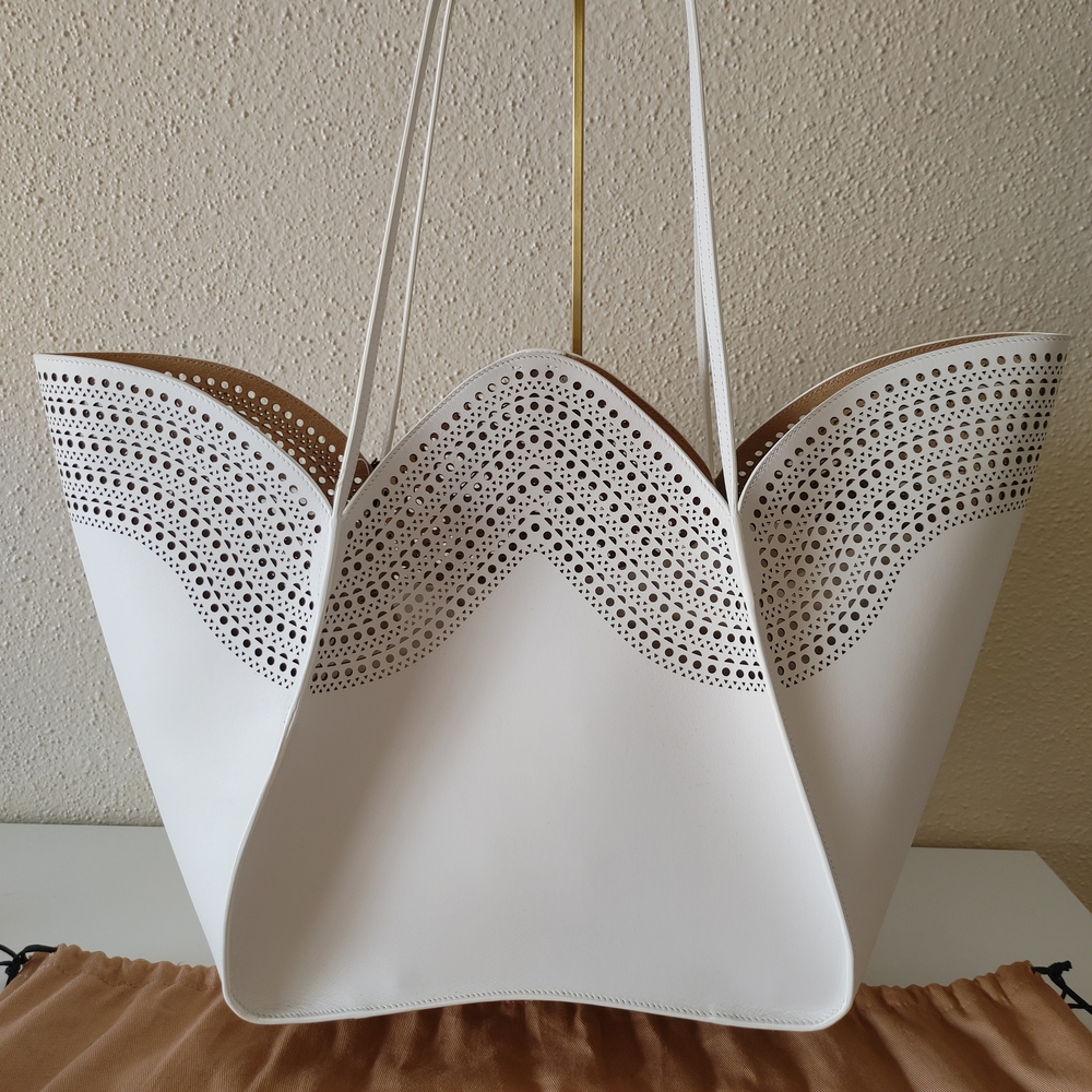 NWT Alaia Lili 24 Tote in Optic White